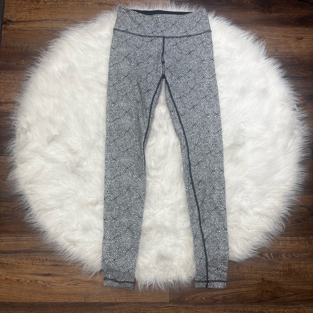Lululemon Black and White Floral Full Length Low Rise Leggings size 4